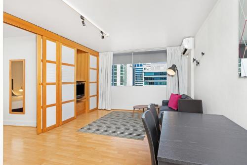 One-Bedroom Apartment image 8