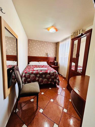 Double Room with Private Bathroom image 5