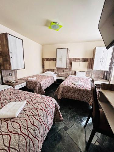 Triple Room with Private Bathroom image 3