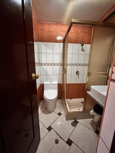 Twin Room with Private Bathroom image 4