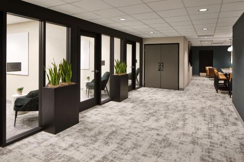 Courtyard by Marriott Detroit Downtown - image 9