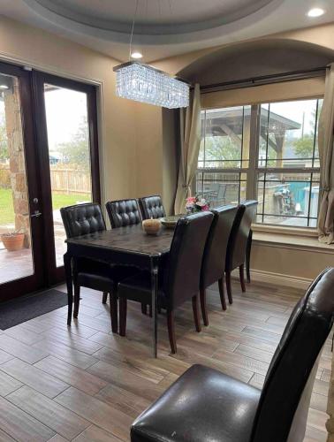 Spacious Austin Home in جلينبروك