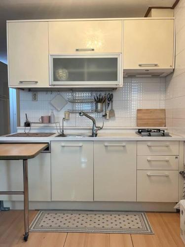 Hongik Univ Station House