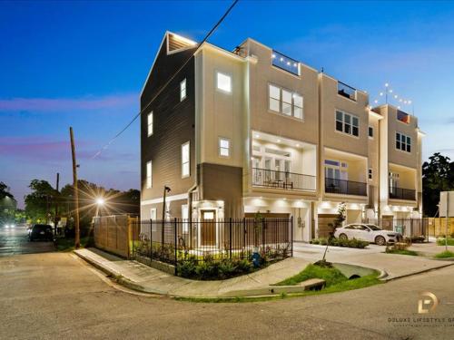Luxe & Spacious Downtown Houston Gem w Stunning View in Houston, USA