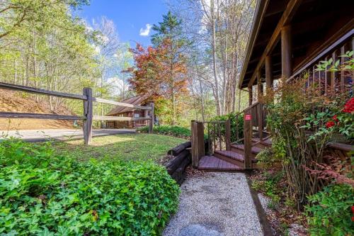 ER20 - Eagles Roost - Great location! - Close to town! cabin - image 4