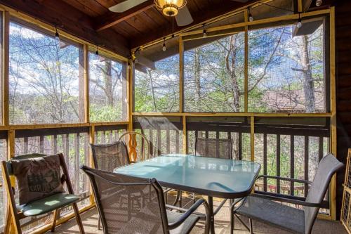 ER20 - Eagles Roost - Great location! - Close to town! cabin - image 5