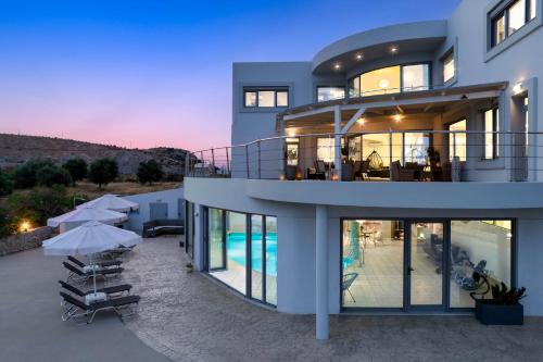 Villa Zafira - Seaview Manor with Heated Pool