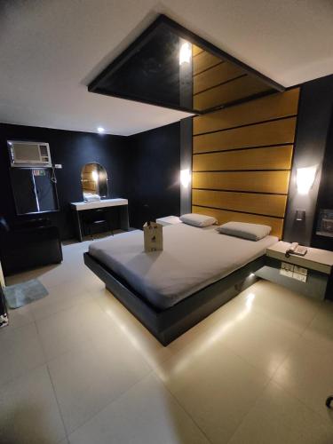 Halina Hotel, Manila