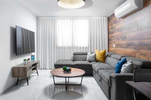 צופית דירות אירוח 2 דירות, האחת חדר שינה וסלון והשניה 2 חדרי שינה וסלון - Eilat