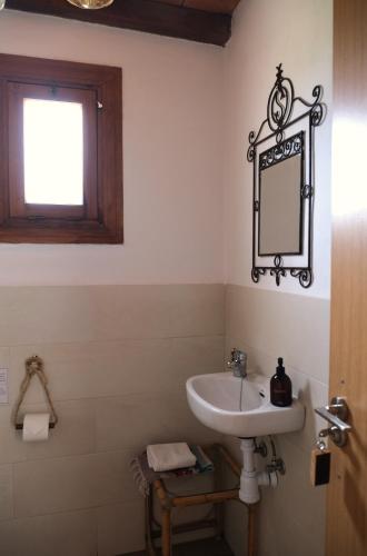  The Wild Olive Andalucía Agave Guestroom in Casares