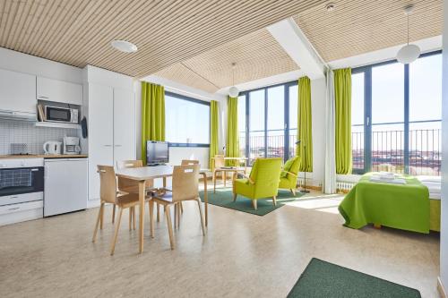 Facilities, Töölö Towers in Töölö