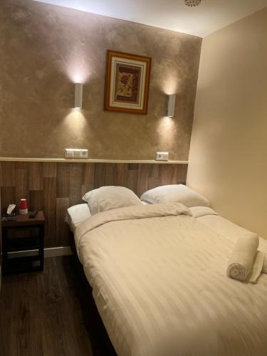 Dam Hotel – Amsterdam, NY