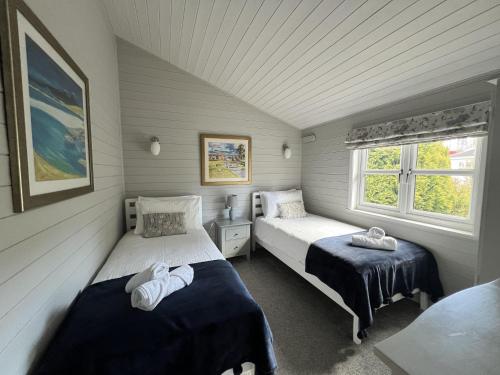 Holly Blue - Cosy wooden lodge Kippford
