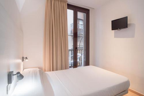 Hostal Fina - main image