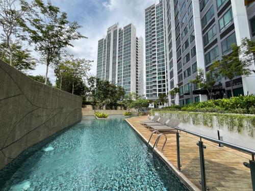 Vibrant Greenfield Home - 5 mins to Sunway Pyramid - image 7