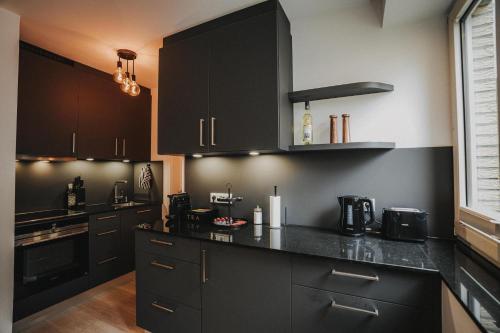 JOBOSTAYS - DOWNTOWN Hafen Apartment Oldenburg - Luxusbad - direkt am Hafen - 5 Min zu Fuß Innenstadt und Bahnhof - Aufzug - kostenfreies WLAN - Küche - kontaktfreier Check-In in Oldenburg, Deutschland