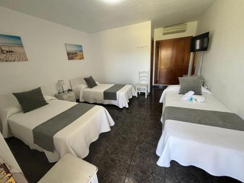Hostal El Levante - image 6