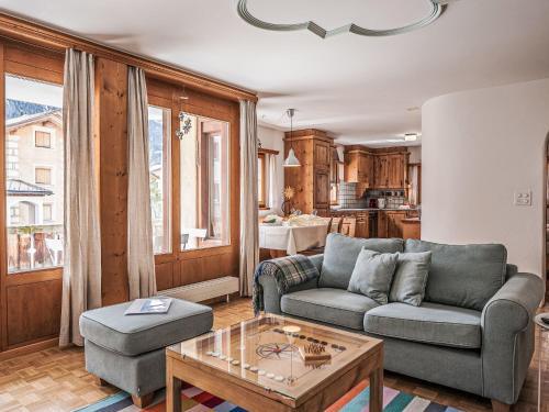 Apartment Chesa Mezzaun by Interhome in Zuoz, Schweiz