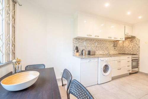 GuestReady - Spacious Apt near Cascais City Centre in โกเบร