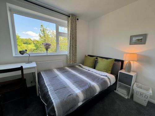 Wonderful 3 Bed House with Garden nr City Centre in Red Cross