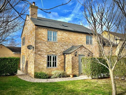 Honey Hill Cottage - 4 Bedroom Detached House