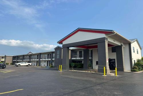 Super 8 by Wyndham Monroe