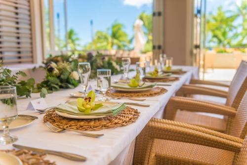 Hyatt Regency Waikiki Beach Resort & Spa