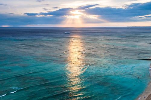 Hyatt Regency Waikiki Beach Resort & Spa