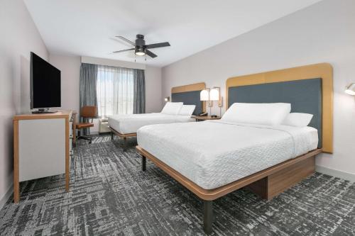 2 bedrooms, 4 beds