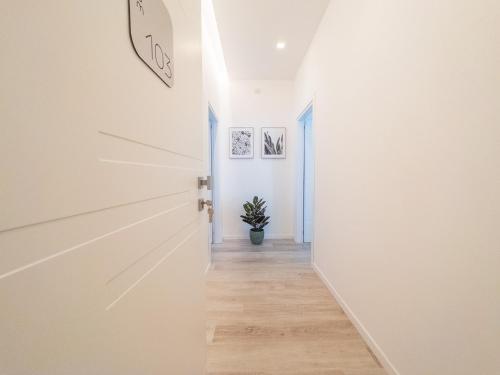 White Ottaviano 5