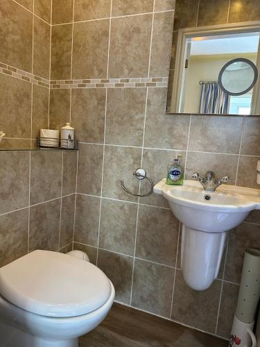Deluxe Double/Triple Room Ensuite image 7