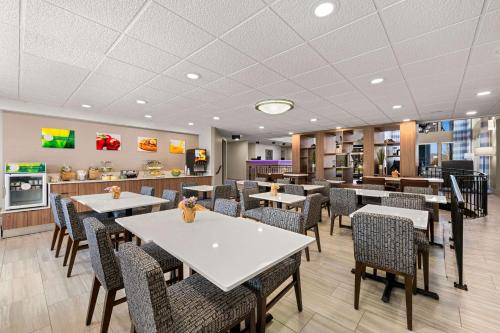 Quality Inn & Suites Matthews - image 11