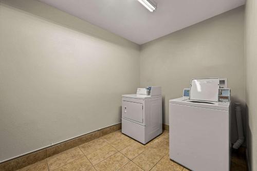 Quality Inn & Suites Matthews - image 8