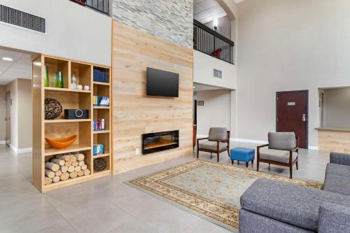 Country Inn & Suites by Radisson The Woodlands - image 8