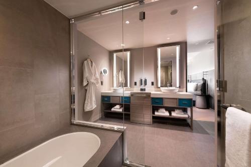 room detail thumbnail 2