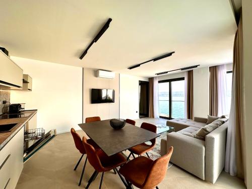 560923062 Hotel Medistone