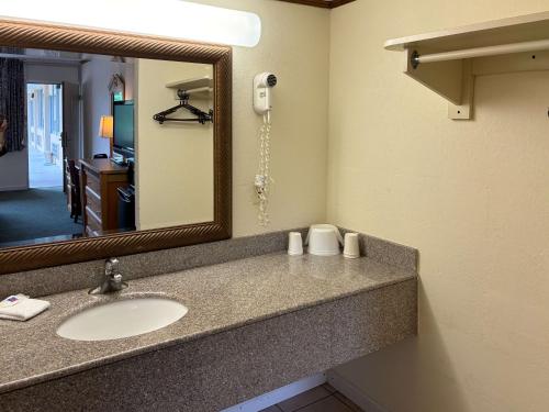 Americas Best Value Inn-Pocomoke City - image 11