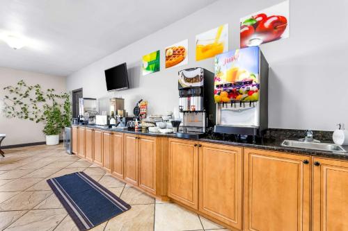 Redwood Inn - Lawrenceburg - image 6