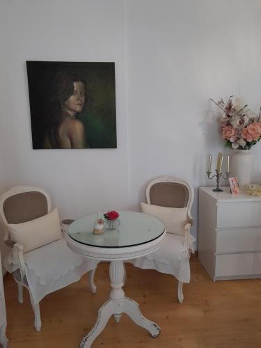 Double Room image 4