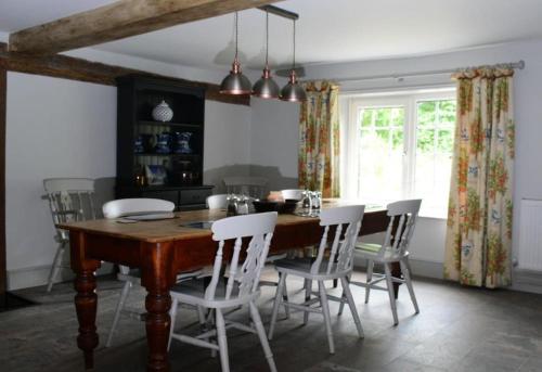 Stunning Manor Farmhouse in Gillingham