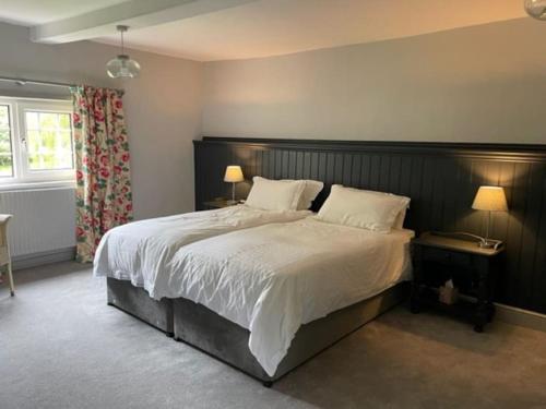 Stunning Manor Farmhouse in Gillingham