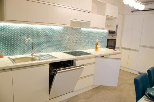 Blue Luxury Apartment - image 3