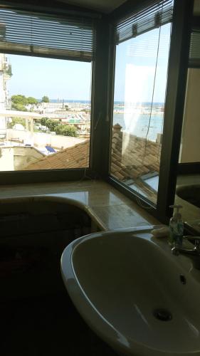 Bathroom, Rose Apartment in Crotone