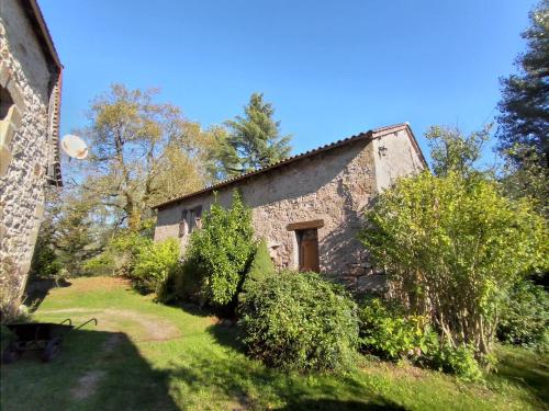 Ancienne grange réhabilitée, piscine et jardin