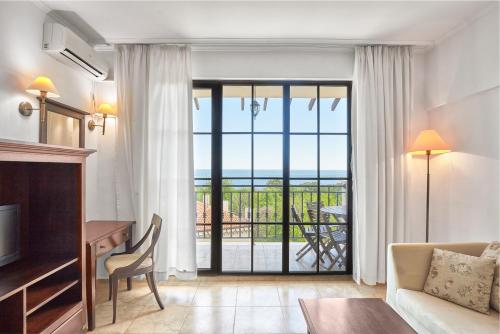 The Cliff Hotel and Holiday Apartments 2