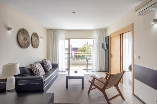 Areias Village Beach Suite Hotel - 공용 라운지/TV 시청 구역