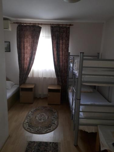 2 twin beds