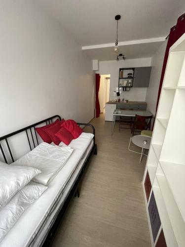 Nice studio close to the park Georges Brassens - image 6