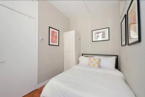 Urban Sunshine Cozy 1-Bedroom in Nycs Heart in New York, USA
