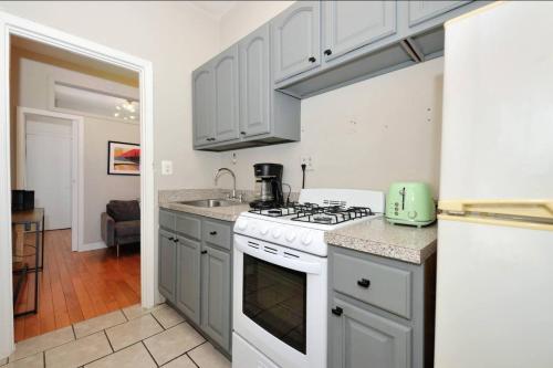 Urban Sunshine Cozy 1-Bedroom in Nycs Heart in New York, USA